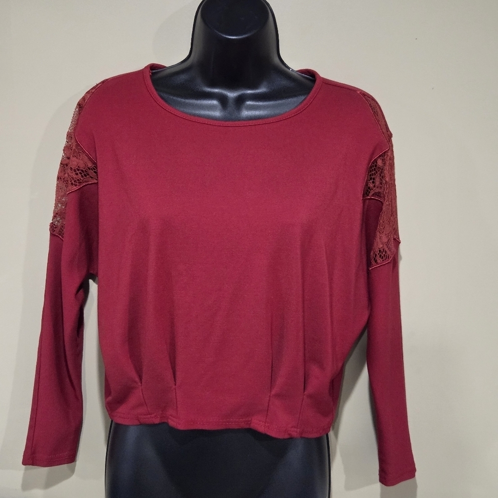 Women's Lace Star Shoulder Accent Crop Top Red Size M